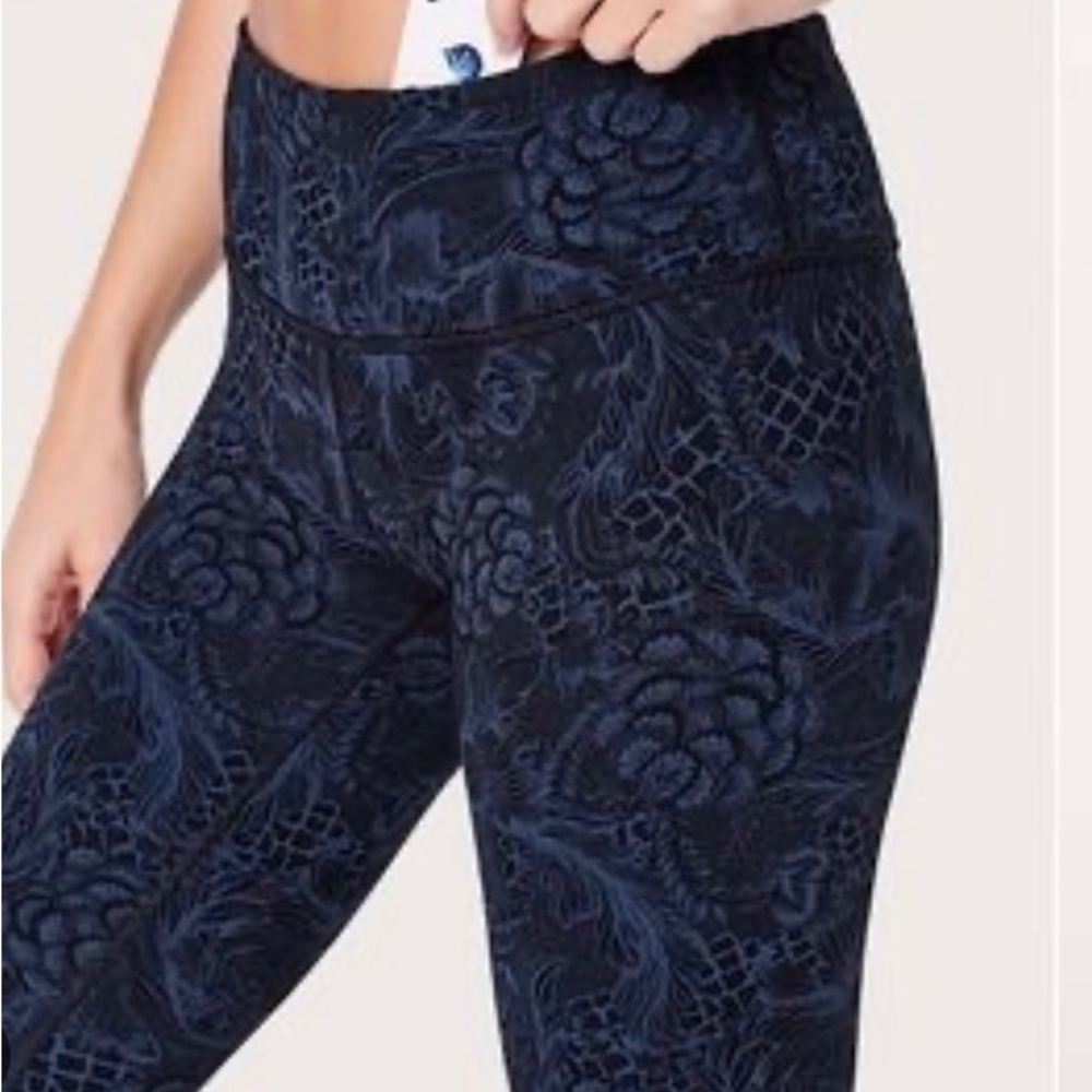 🌺Lululemon Wunder Under HR Crop (6), Nouveau Mach Blue/black